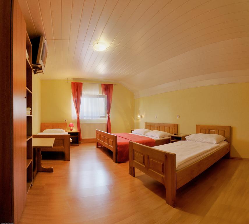 Ranch Terra Hotel Irinovac Phòng bức ảnh